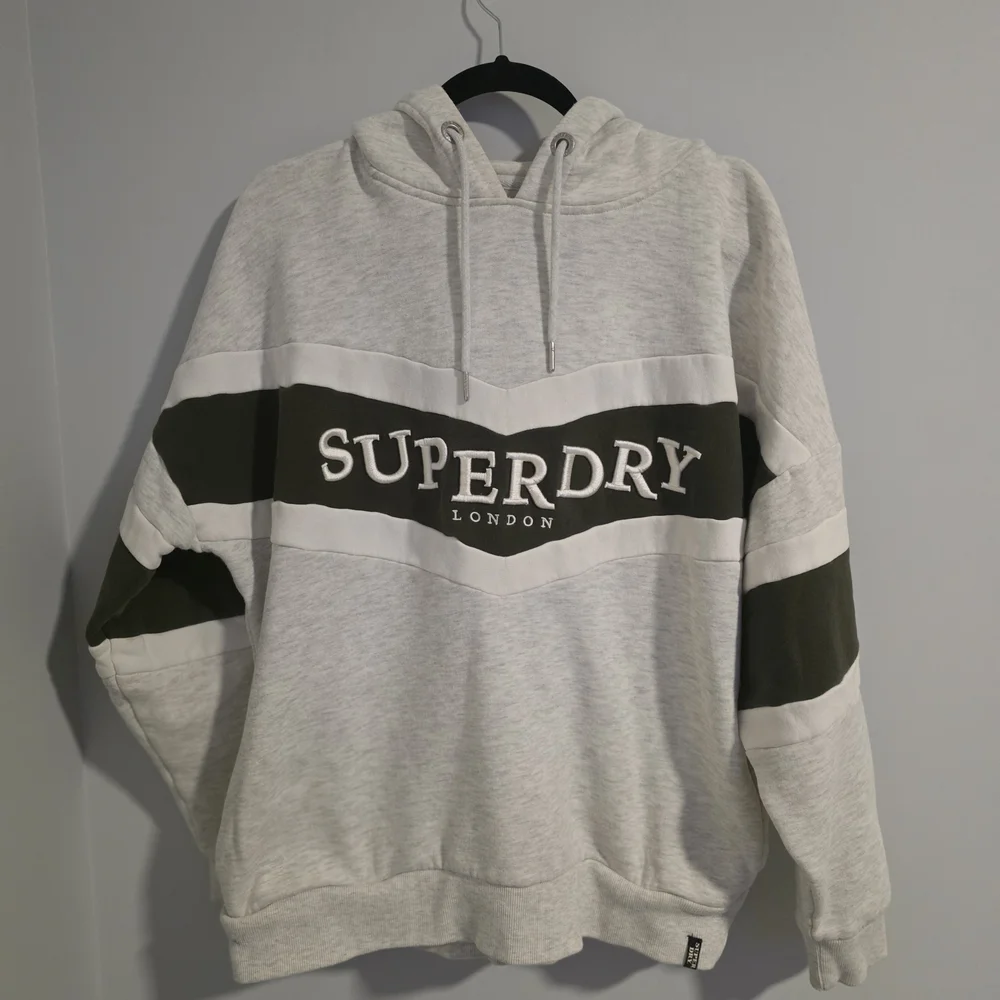 Superdry Hoodie Grey Black Logo Pullover Size UK 12 US 8 Casual Athleisure - Picture 2 of 10